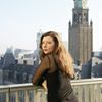 Eva zoekt een Kamer / Appartement / Huurwoning / Studio / Woonboot in Amsterdam
