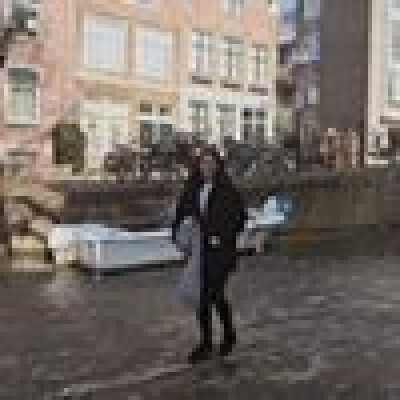 Shaytae  zoekt een Kamer / Appartement / Huurwoning / Studio in Amsterdam