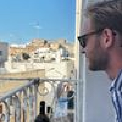 Max is looking for an Apartment in Amsterdam