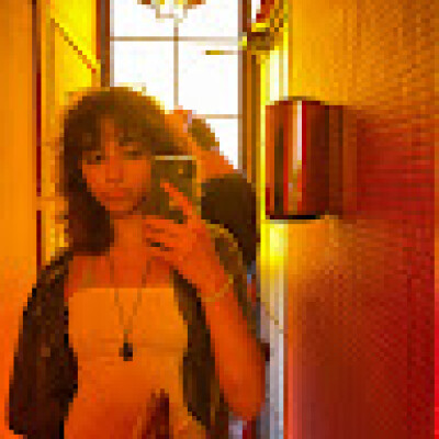 Hayatt  zoekt een Kamer / Appartement / Huurwoning / Studio / Woonboot in Amsterdam