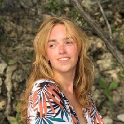 Emma zoekt een Kamer / Appartement / Huurwoning / Studio / Woonboot in Amsterdam