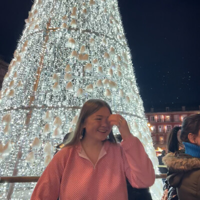 Anna-Zora zoekt een Kamer / Appartement / Huurwoning / Studio / Woonboot in Amsterdam