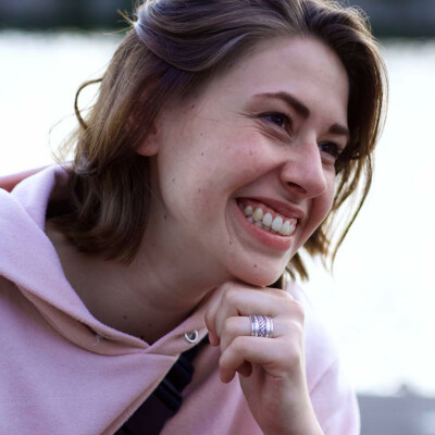 Carolin zoekt een Kamer / Appartement / Huurwoning / Studio / Woonboot in Amsterdam