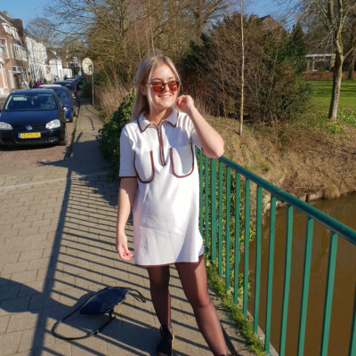 Eefje  zoekt een Kamer / Appartement / Huurwoning / Studio / Woonboot in Amsterdam