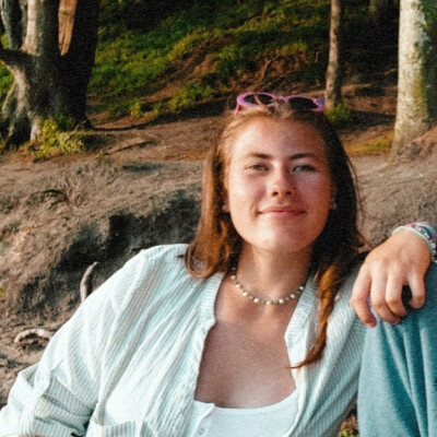 Helen  is looking for a Room / Apartment / Studio / HouseBoat in Amsterdam