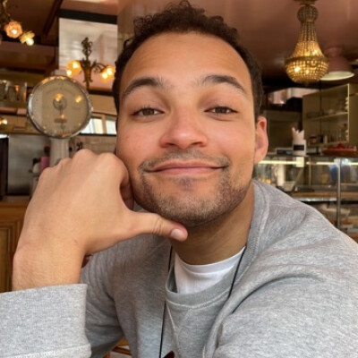 Noah zoekt een Kamer / Appartement / Studio in Amsterdam