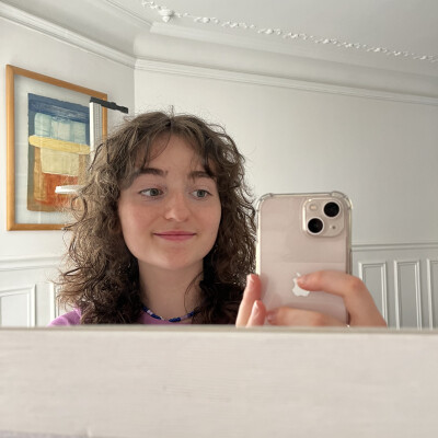 Nina  zoekt een Kamer / Appartement / Studio in Amsterdam