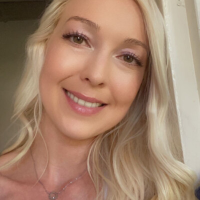 Rhonda  is looking for a Room / Apartment / Rental Property / Studio / HouseBoat in Amsterdam