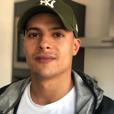 Moreno zoekt een Kamer / Studio / Woonboot in Amsterdam