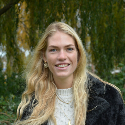 Carlijn zoekt een Kamer / Appartement / Huurwoning / Studio in Amsterdam