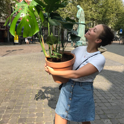 Zora zoekt een Kamer / Appartement / Huurwoning / Studio / Woonboot in Amsterdam