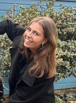 Esmee is looking for a Room / Apartment / Rental Property / Studio in Amsterdam