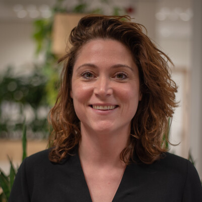 Lotte  zoekt een Appartement / Huurwoning / Studio / Woonboot in Amsterdam