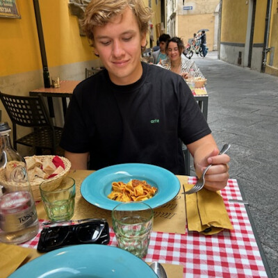 Ruud is looking for a Room / Apartment / Rental Property / Studio in Amsterdam