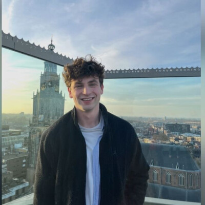 Jan-Julius zoekt een Kamer / Appartement / Huurwoning / Studio in Amsterdam