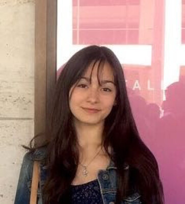 Abril  is looking for a Room / Apartment / Rental Property / Studio / HouseBoat in Amsterdam