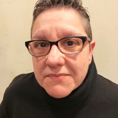 Carmen zoekt een Kamer / Appartement / Huurwoning / Studio in Amsterdam