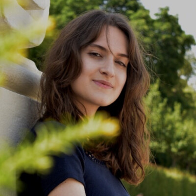 Andrea zoekt een Kamer / Appartement / Huurwoning / Studio / Woonboot in Amsterdam