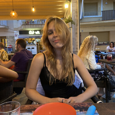 Nike zoekt een Kamer / Appartement / Huurwoning / Studio in Amsterdam