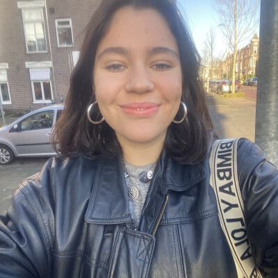 Carmen zoekt een Kamer / Appartement / Huurwoning / Studio in Amsterdam