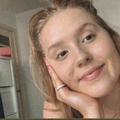 Julia zoekt een Kamer / Appartement / Huurwoning / Studio / Woonboot in Amsterdam