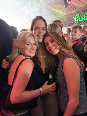 Noor zoekt een Kamer / Appartement / Huurwoning / Studio in Amsterdam