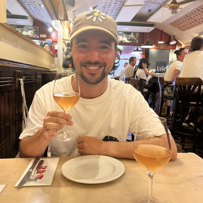 Noah zoekt een Kamer / Appartement / Studio in Amsterdam