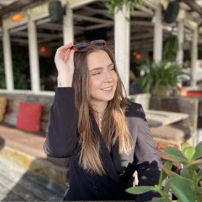 Élish zoekt een Kamer / Appartement / Huurwoning / Studio / Woonboot in Amsterdam