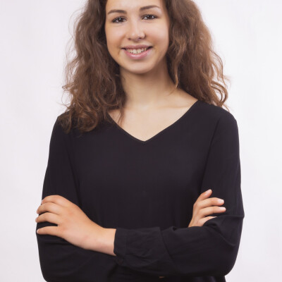 Maria zoekt een Kamer / Appartement / Huurwoning / Studio in Amsterdam