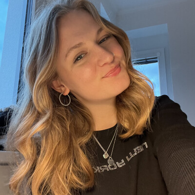 Julia zoekt een Kamer / Appartement / Huurwoning / Studio in Amsterdam