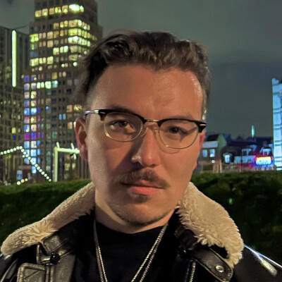 Kenji zoekt een Kamer / Appartement / Huurwoning / Studio in Amsterdam