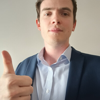 Joe  zoekt een Kamer / Appartement / Huurwoning / Studio in Amsterdam