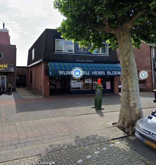 boven deze winkel aan de zijkant fietsenwinkel is de kamer