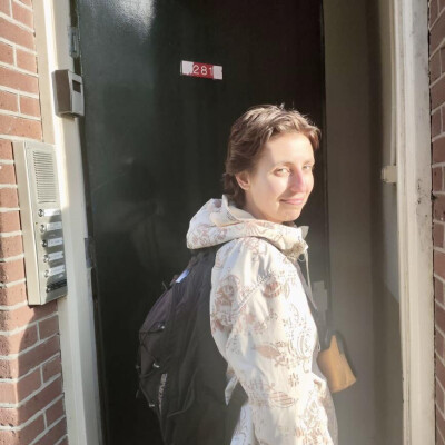 Nele zoekt een Kamer / Appartement / Huurwoning / Studio / Woonboot in Amsterdam