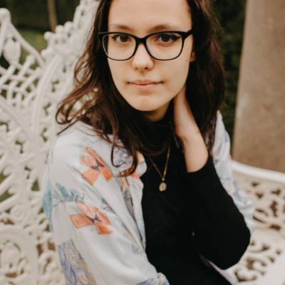 Anca-Elena zoekt een Kamer / Appartement / Huurwoning / Studio / Woonboot in Amsterdam