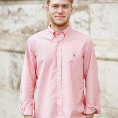 Carles zoekt een Kamer / Appartement / Studio / Woonboot in Amsterdam