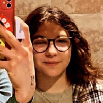 Mirna zoekt een Kamer / Appartement / Huurwoning / Studio / Woonboot in Amsterdam