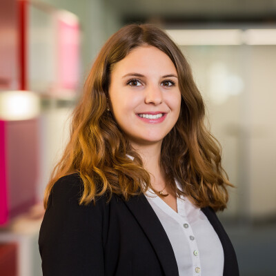 Mara  zoekt een Kamer / Appartement / Huurwoning / Studio / Woonboot in Amsterdam